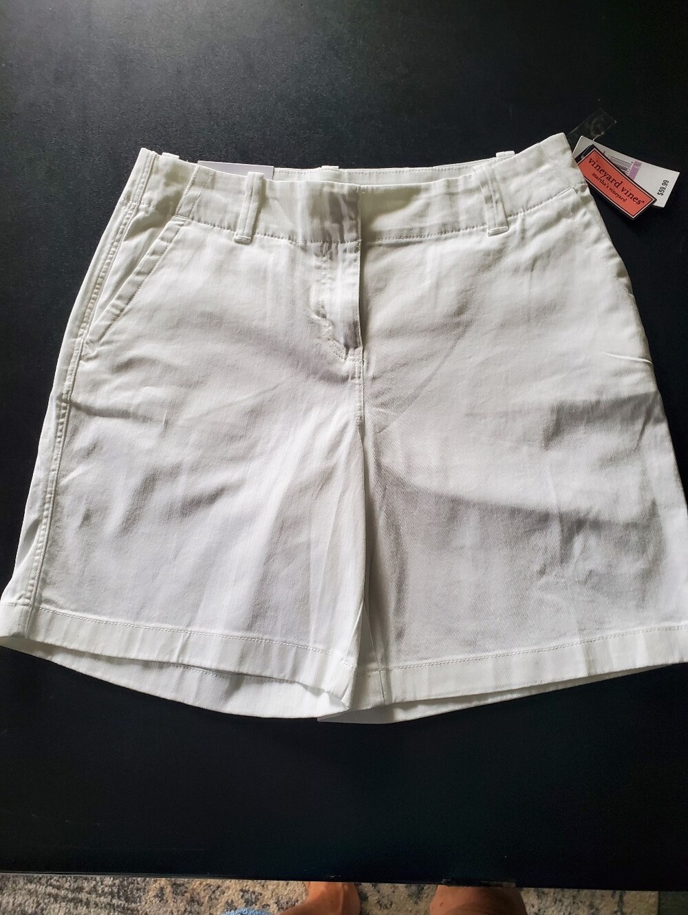 NWT VINEYARD VINES WHITE MID-RISE WOMEN'S SHORTS SIZE 6.